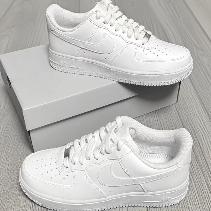 Nike Air Force 1 '07 Triple White