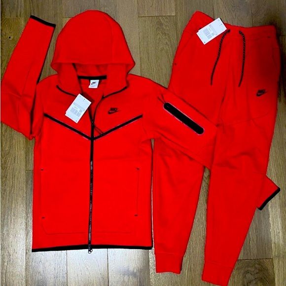 Nike Tech